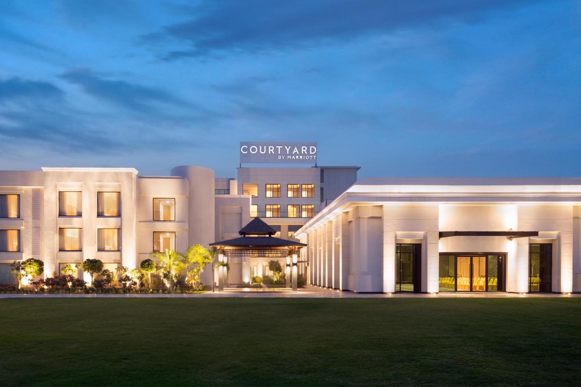 Courtyard By Marriott Gorakhpur Hotel Exterior photo