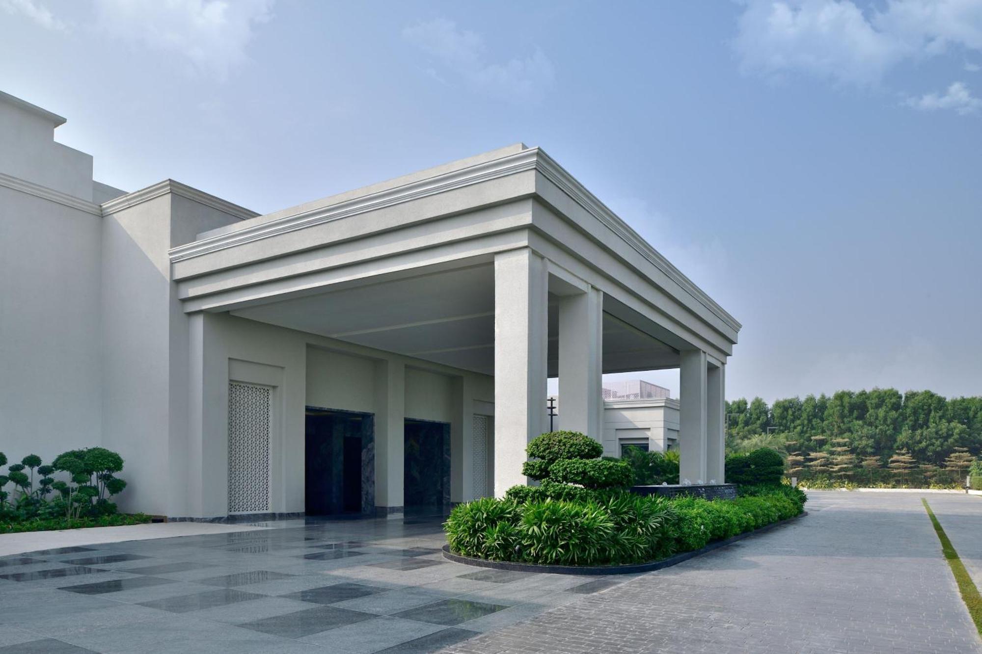 Courtyard By Marriott Gorakhpur Hotel Exterior photo