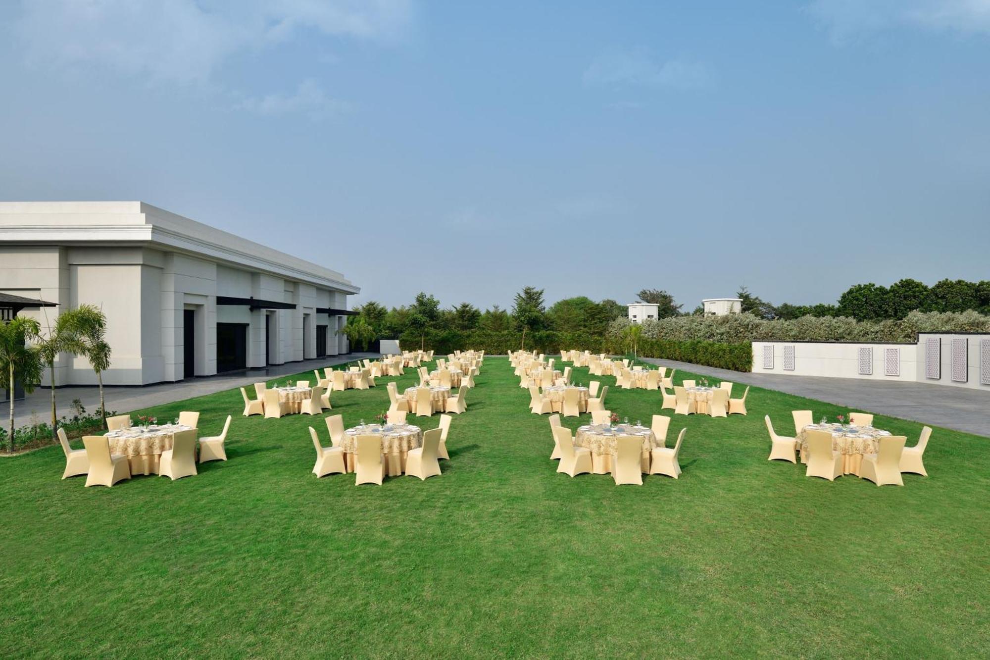 Courtyard By Marriott Gorakhpur Hotel Exterior photo