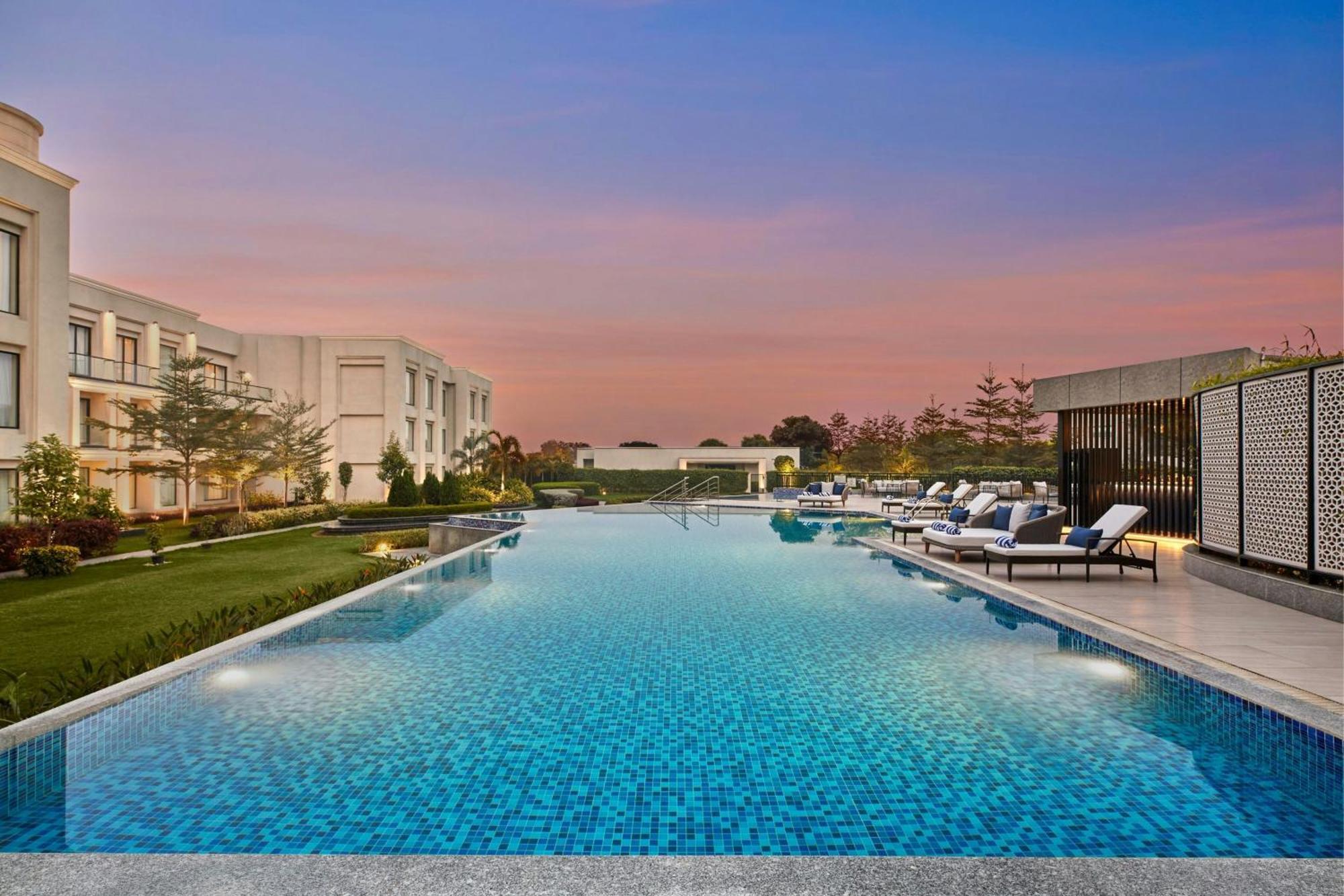 Courtyard By Marriott Gorakhpur Hotel Exterior photo