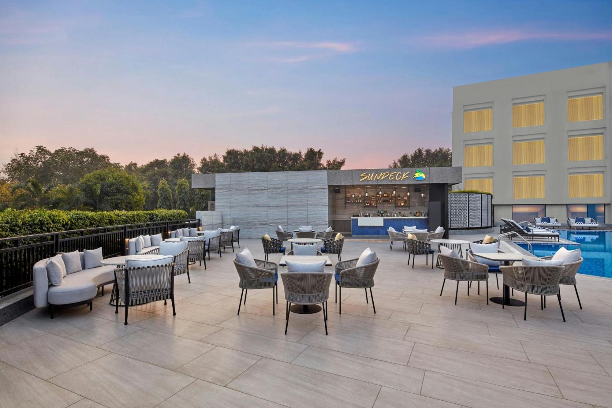Courtyard By Marriott Gorakhpur Hotel Exterior photo